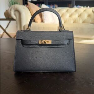 Elegant Black 'Hermès Kelly' handbag